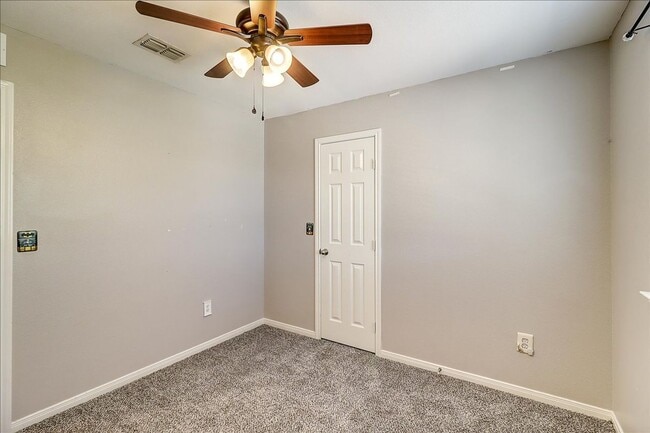 Building Photo - 2110 Encino Dr