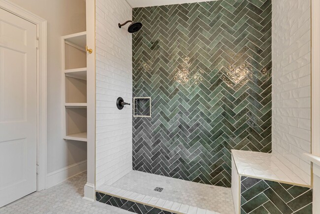 Building Photo - Charming Renovated East Nashville Home wit...