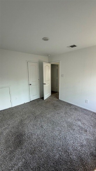 Building Photo - 16957 Rich Pines Dr