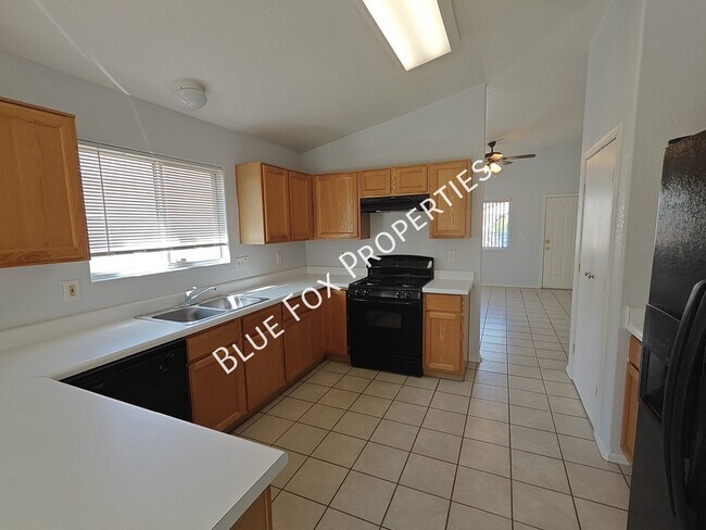 Building Photo - 7960 S Lennox Ln