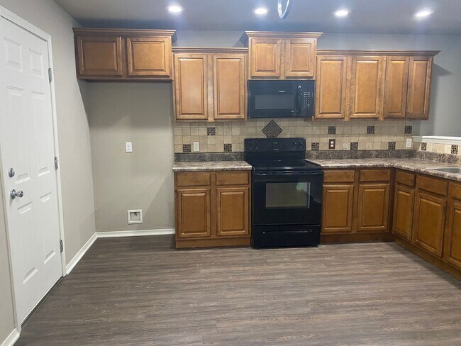 Building Photo - 501 Ridge Point Dr