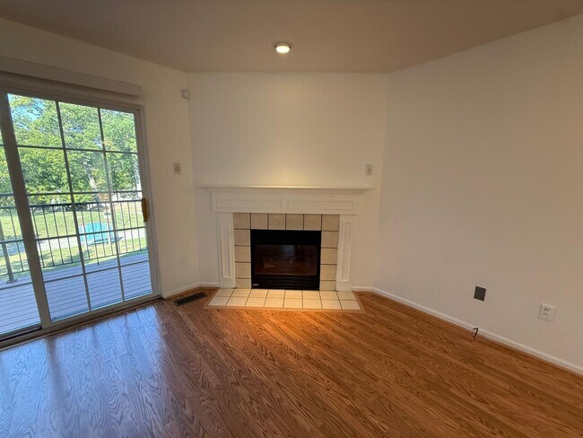 Building Photo - 1372 Village Dr