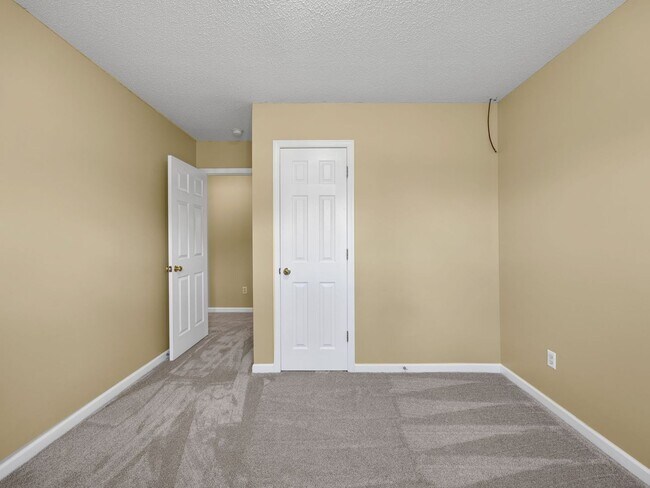 Building Photo - 402 McFall Ct