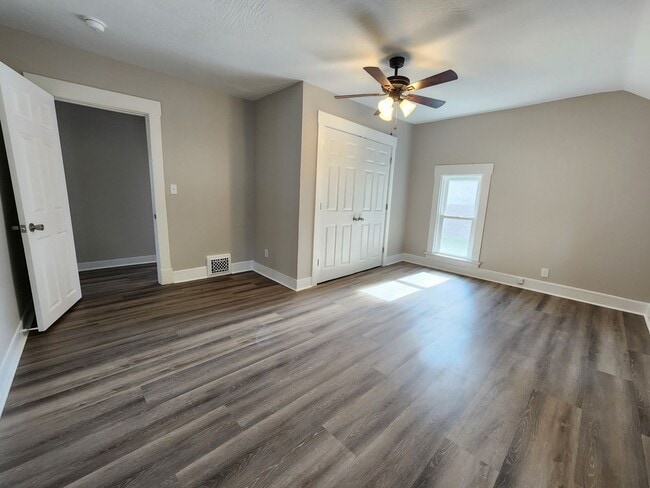 Building Photo - Spacious 5-Bedroom, 2-Bathroom Home AVAILA...