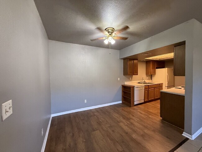 Building Photo - 3BR/Ba duplex in Branson West