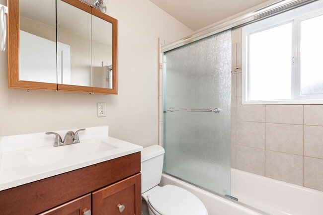 Building Photo - Updated 3 Bedroom Northgate Home with Atta...