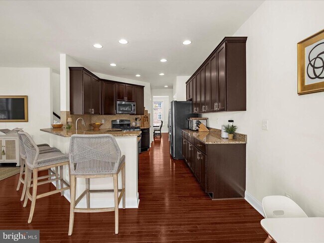 Building Photo - 8512 Pine Springs Dr