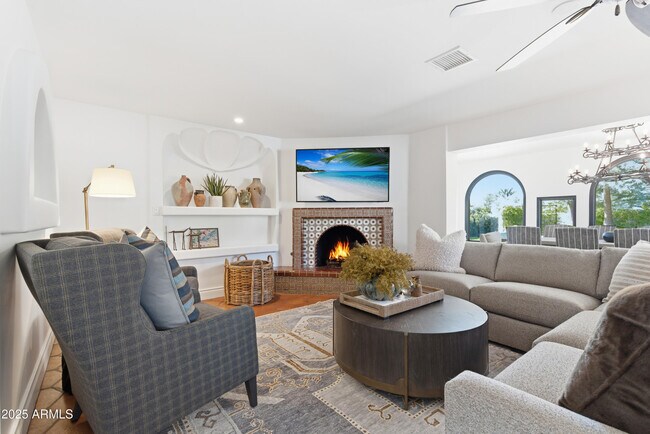 Building Photo - 5828 E Cactus Wren Rd