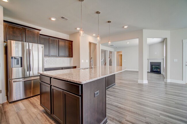 Building Photo - Gorgeous 4 BR, 3BA, Home with Loft, and 2 ...