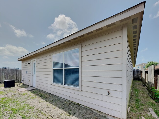 Building Photo - 4615 Snowdrop Ct