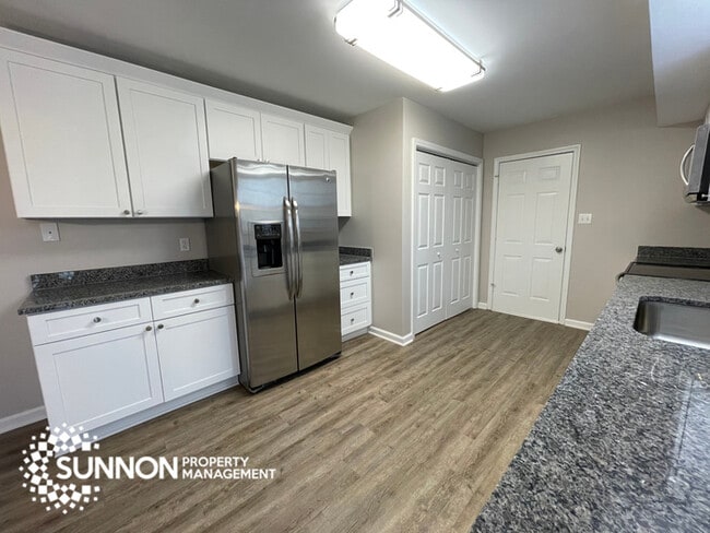 Building Photo - 4 Bed 2.5 Bath in Woodstone with Fenced Yard