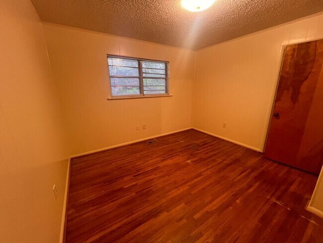 Building Photo - 6709 Sandpiper Dr