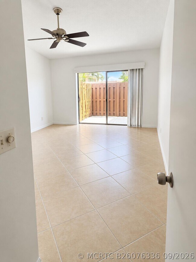 Building Photo - 283 Springdale Cir