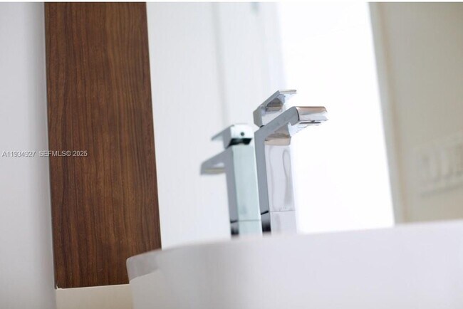 Building Photo - 601 NE 27th St