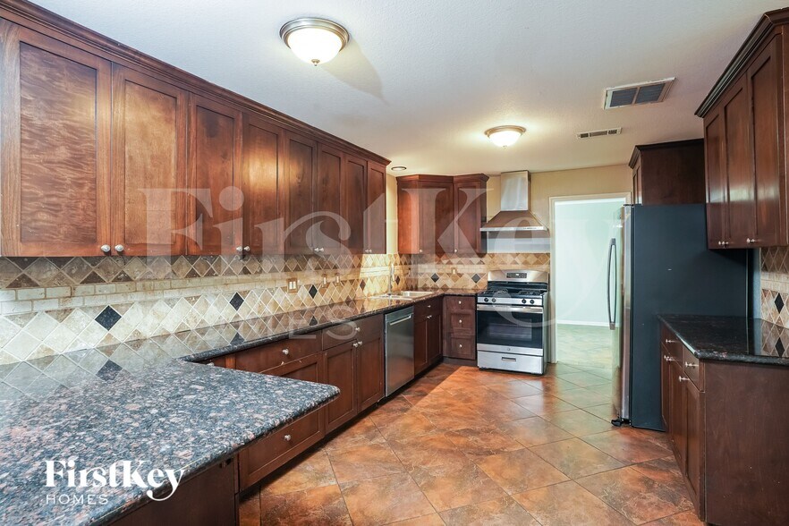 Building Photo - 12523 Mill Ridge Dr