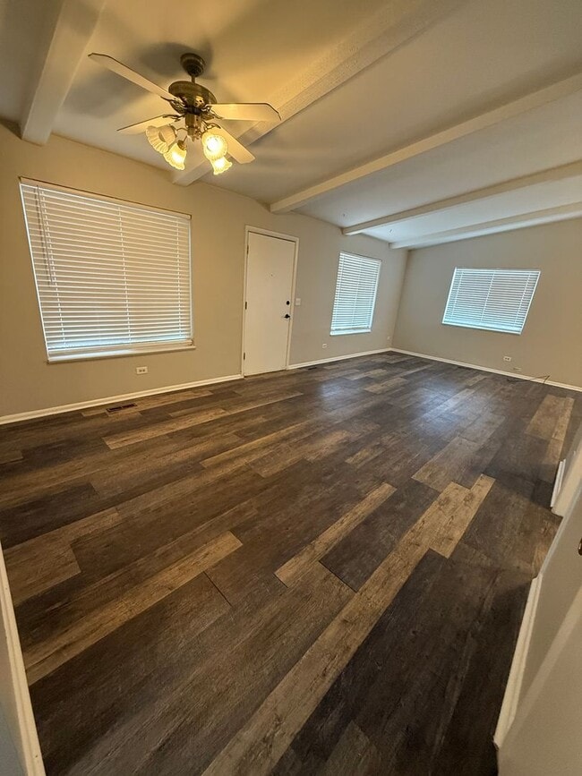Building Photo - Spacious 3 Bedroom 2 Bath Lakewood Home