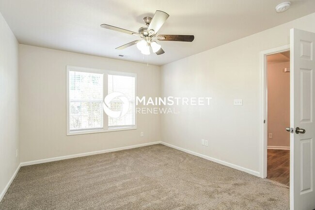 Building Photo - 3 Bedroom Pet-Friendly Home in Charlotte, NC with Main Street Renewal