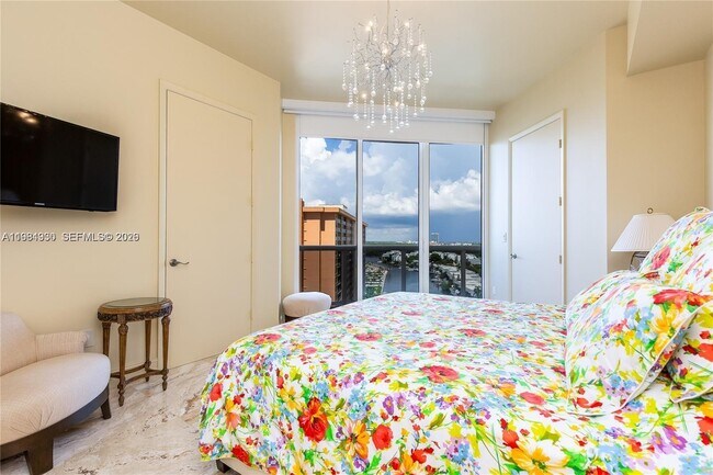 Building Photo - 16001 Collins Ave