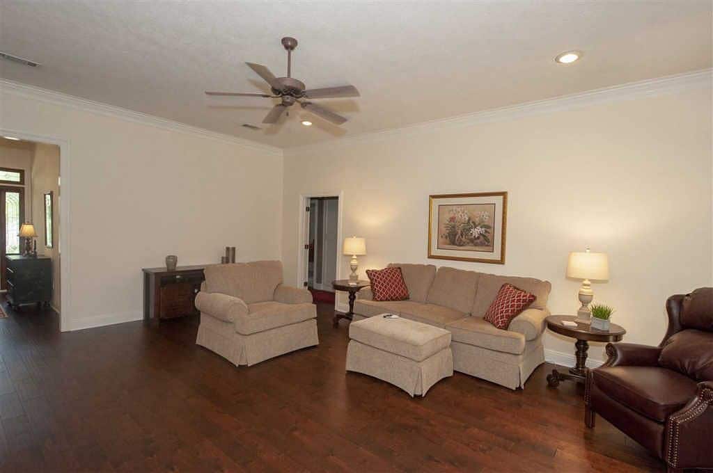 Building Photo - 110 Evergreen Ct