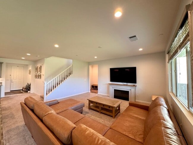 Building Photo - Welcome to this stunning two-story home located in the desirable Spencers Crossing community of M...