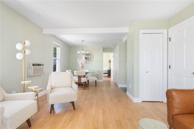 Building Photo - 492 Thames St