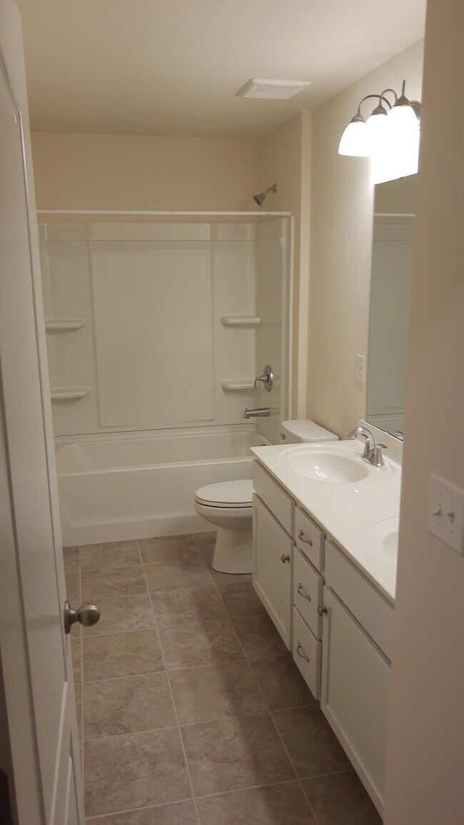 Upstairs Hall Bathroom - 1024 Easley St