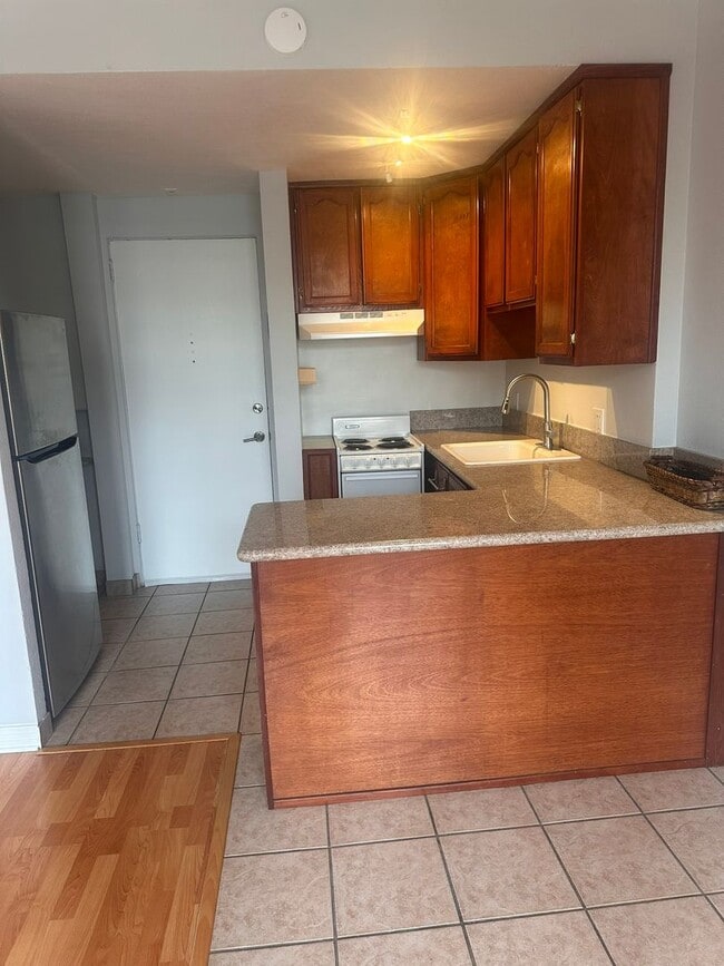 Building Photo - Charming 1 Bed in Historic Lafayette Build...