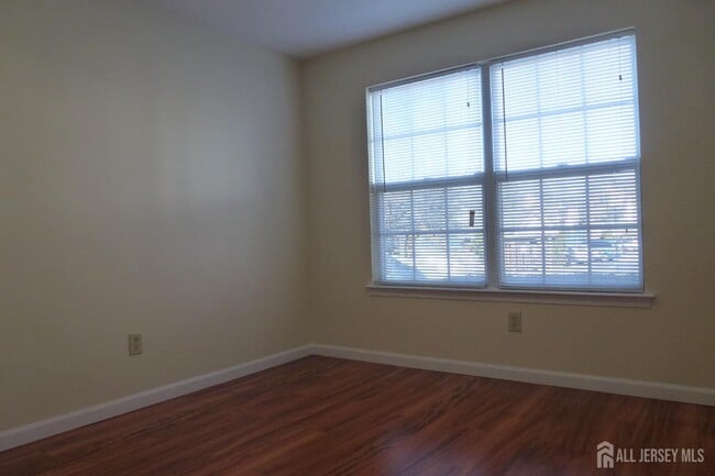 Building Photo - 601 Hampshire Dr