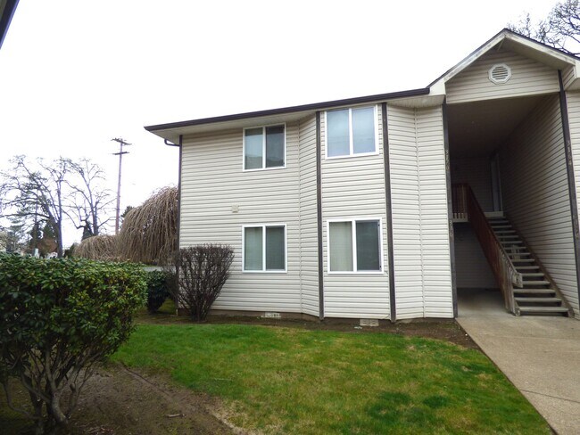 Building Photo - Rent Special: FREE May's Rent - 2 Bedroom 1 Bath Unit NE Salem!