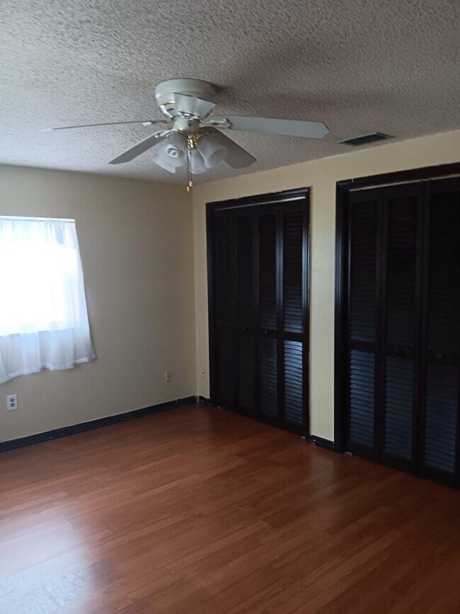 Building Photo - 2321 Irlo Dr