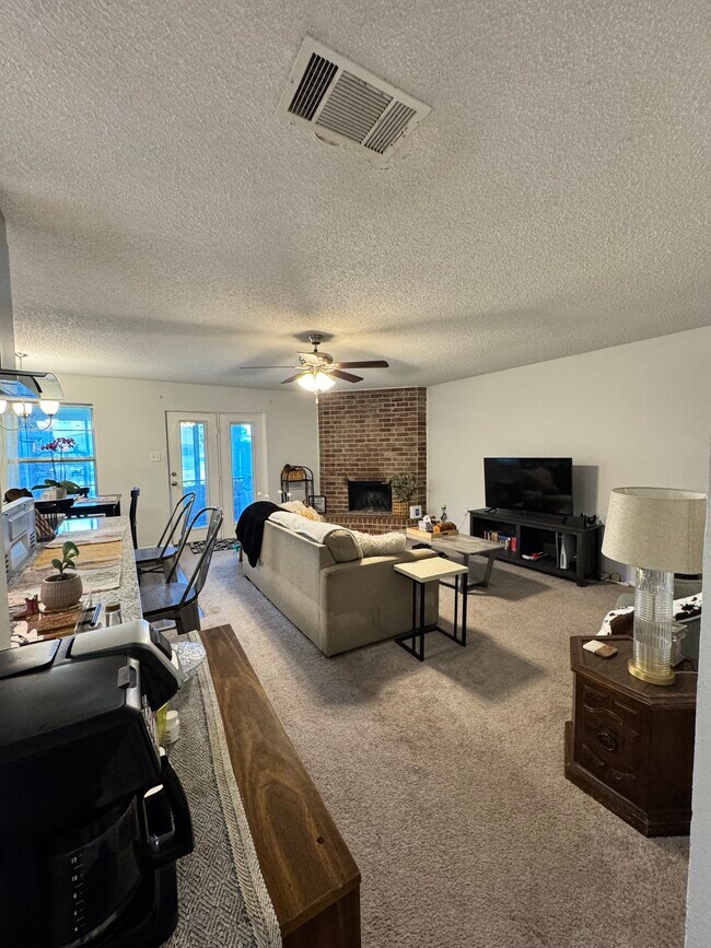 Building Photo - 740 Admiralty Way