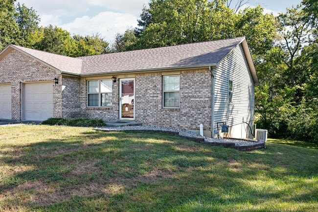 Building Photo - 707 Princeton Dr