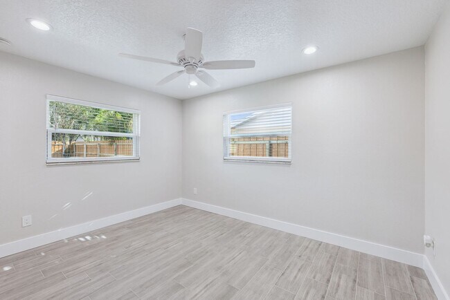 Building Photo - Fully Remodeled Winter Park Home