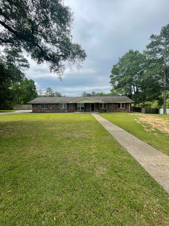 Building Photo - Waterfront Home!