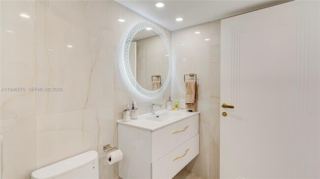 Building Photo - 16711 Collins Ave