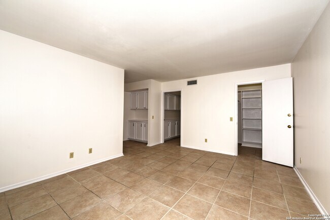 Building Photo - 7500 Callaghan Rd