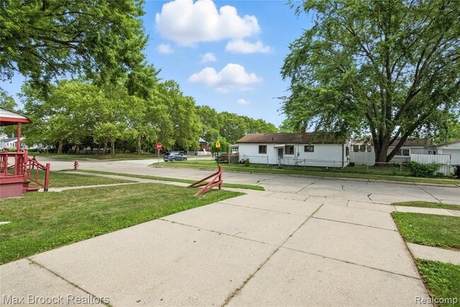 Building Photo - 25301 Ford St