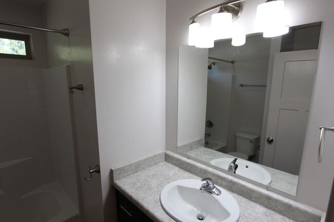 Building Photo - 3BR Home in Mountainaire | Open Layout + Fenced Yard