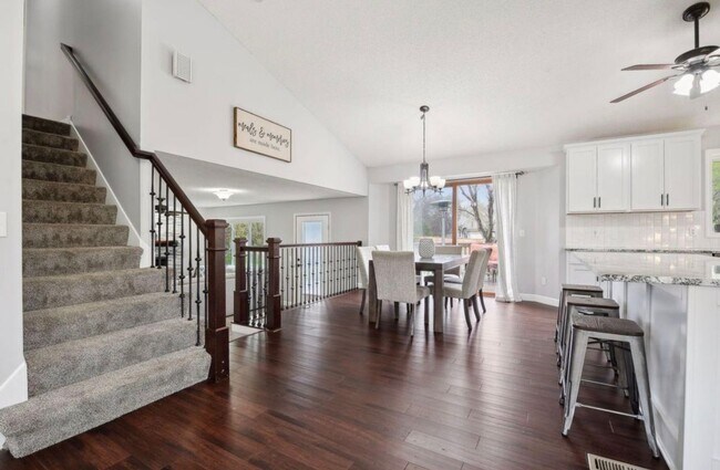 Building Photo - Beautiful Remodeled 5 Bedroom