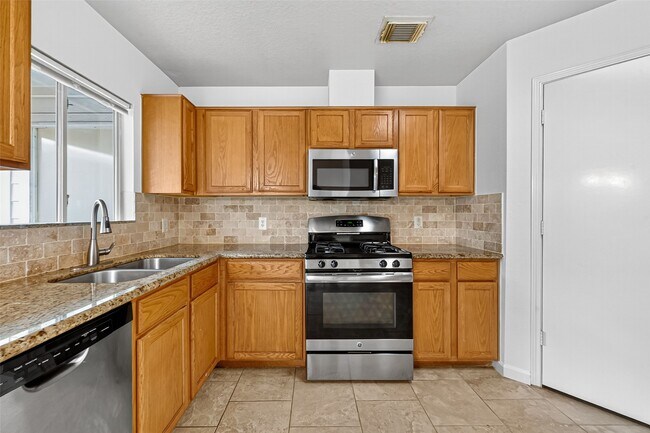 Building Photo - 19439 Hillside Springs Cir