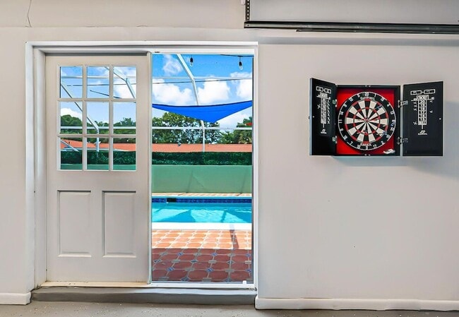 Building Photo - 532 N Palmway
