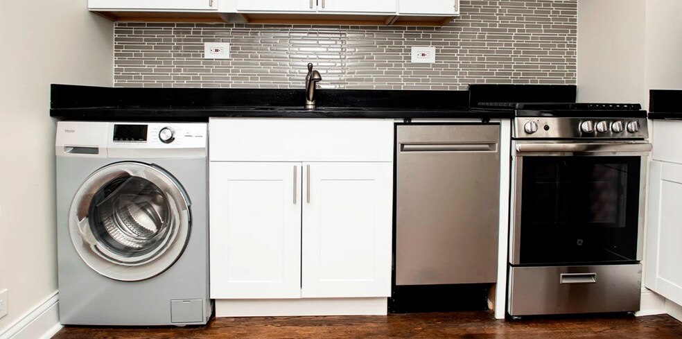 Building Photo - 2151 N Fremont St