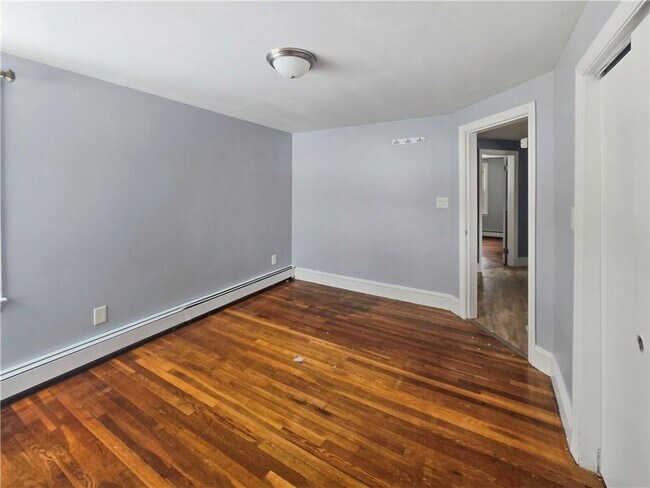 Building Photo - 930 Elm St