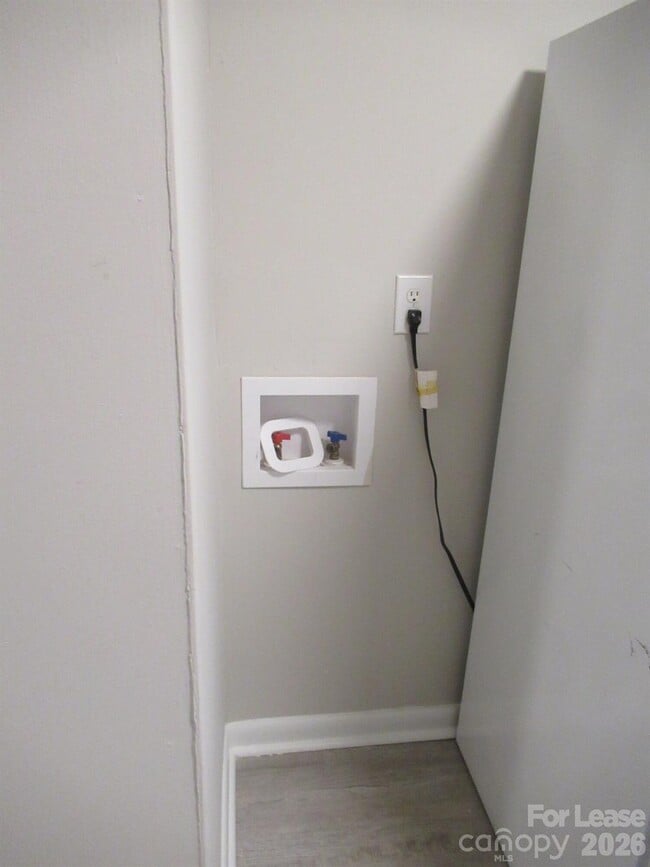 Building Photo - 1771 River Rd