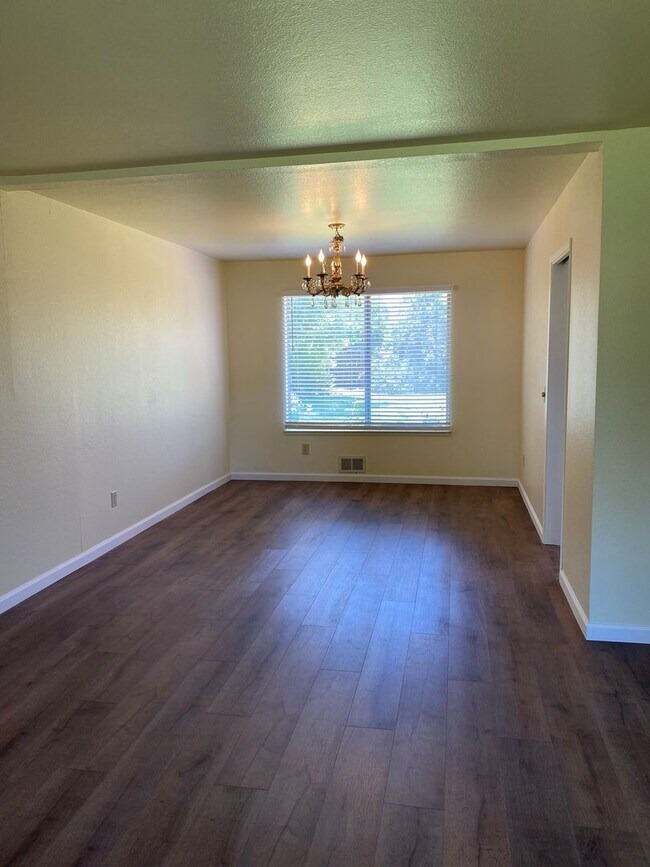Building Photo - Coming Soon - Beautifully remodeled 5 bed/...
