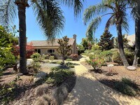 Building Photo - Beautifully Updated 3 bedroom + Office/2 B...