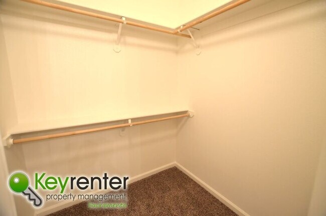 Building Photo - 5350 Dunlay Dr