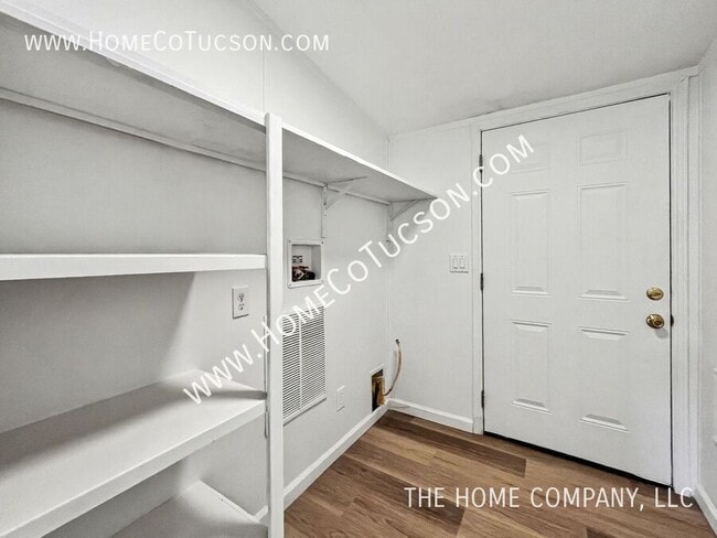 Building Photo - 9950 N El Uno Minor