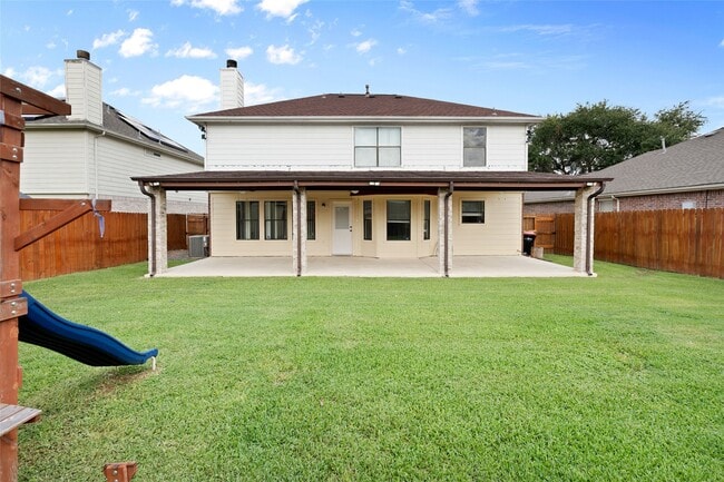 Building Photo - 16307 Split Willow Dr
