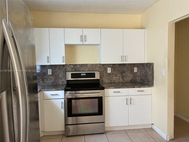 Building Photo - 28115 SW 143rd Ct